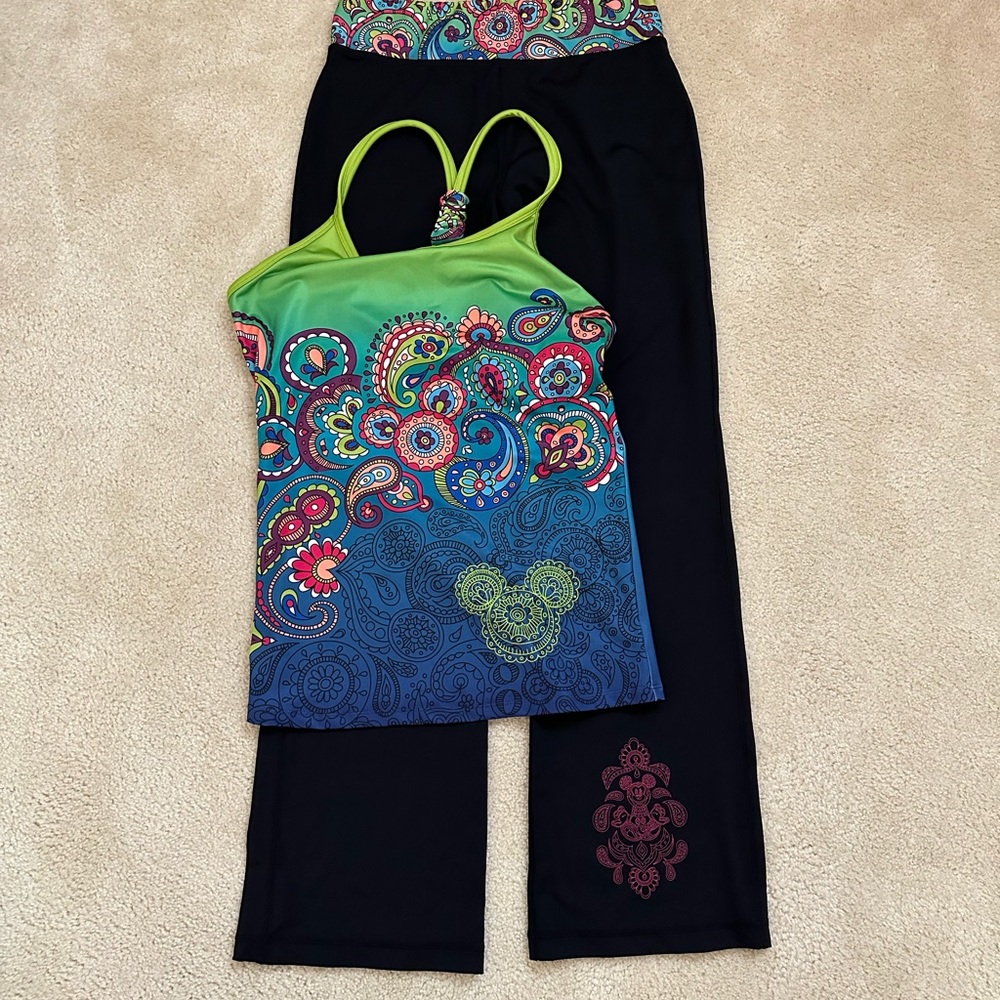 NWOT Disney Parks yoga leggings size medium - Picture 6 of 6